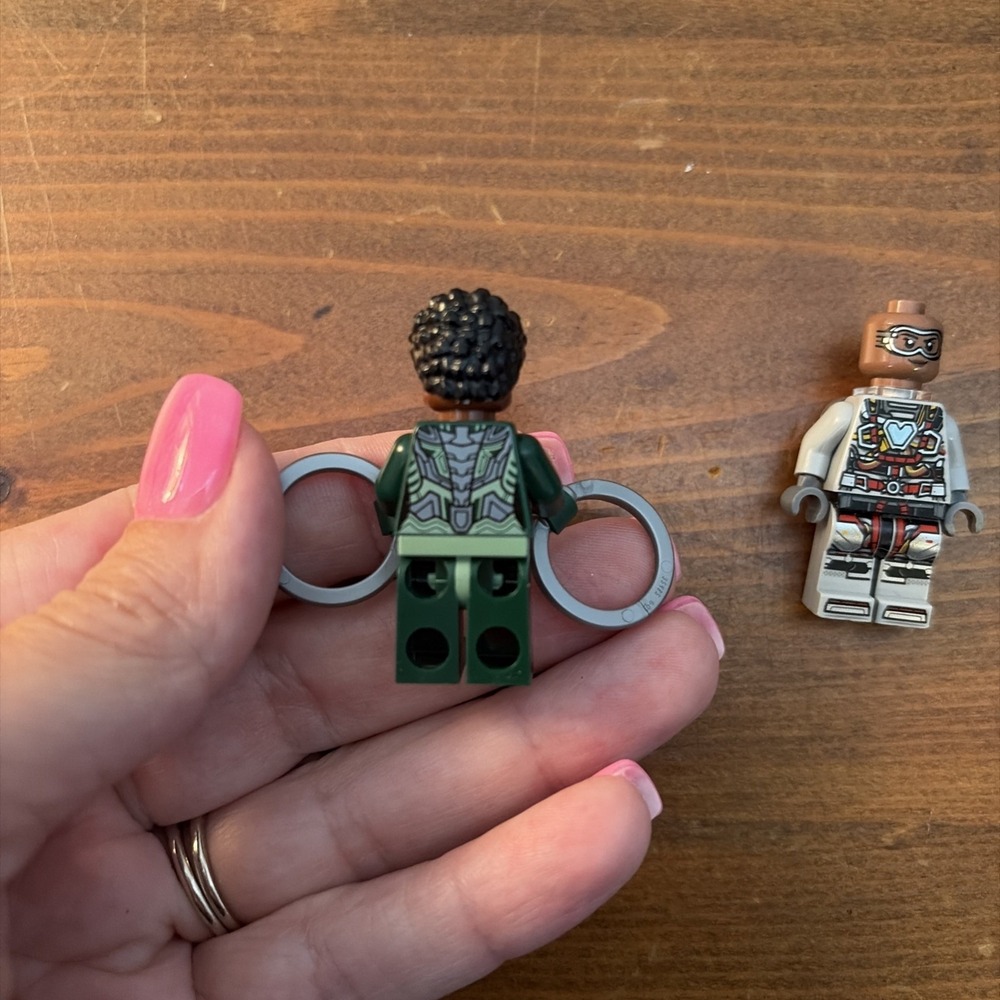 LEGO - Nakia minifigure dark green suit & Lady Iron heart‎ - Picture 4 of 5